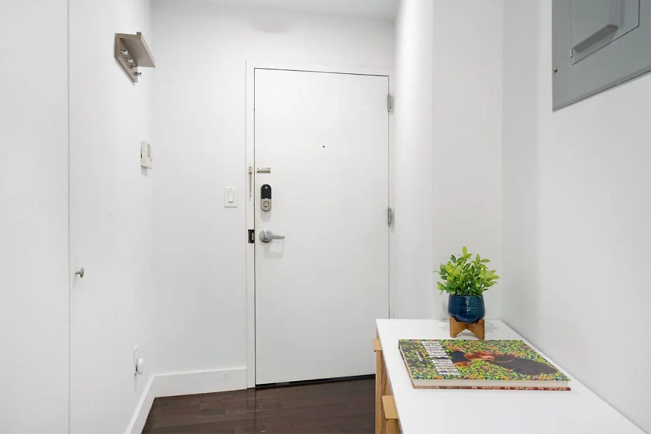 809-2B New Bldg Jr Columbus Circle Balcony Wd Apartman New York